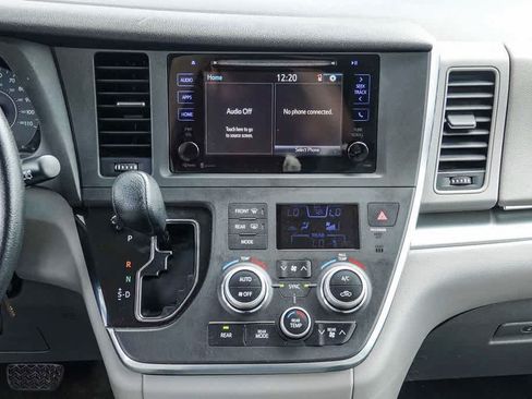 Used 2015 Toyota Sienna LE FWD image 12