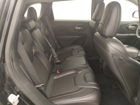 Used 2021 Jeep Cherokee Trailhawk w/ Comfort/Convenience Group AWD/4WD image 19