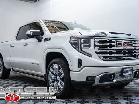 Used 2022 GMC Sierra 1500 Denali w/ Denali Reserve Package AWD/4WD image 1