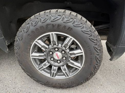 Used 2024 GMC Sierra 1500 AT4 AWD/4WD image 10