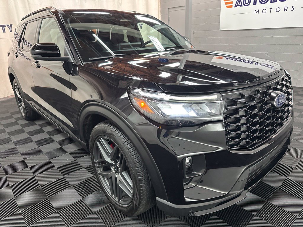 Used 2025 Ford Explorer ST w/ Sun And Sound Package AWD/4WD image 2