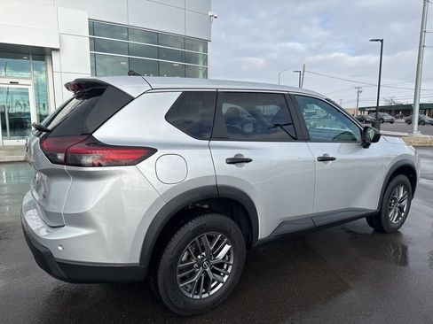 Used 2024 Nissan Rogue S image 6
