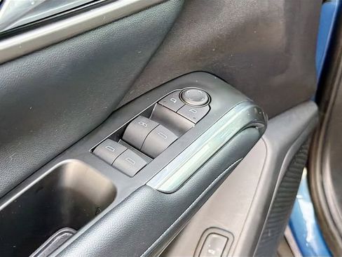 Used 2025 Chevrolet Traverse LT image 17