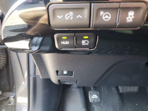 Used 2019 Toyota Prius Limited w/ Premium Convenience Package FWD image 19