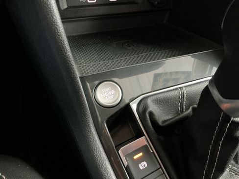 Used 2022 Volkswagen Tiguan SE image 23