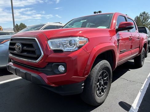 Certified 2022 Toyota Tacoma SR5 AWD/4WD image 4