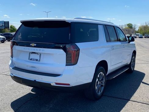 Certified 2025 Chevrolet Suburban LS AWD/4WD image 3