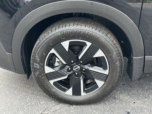 Certified 2025 Nissan Kicks SR image 10