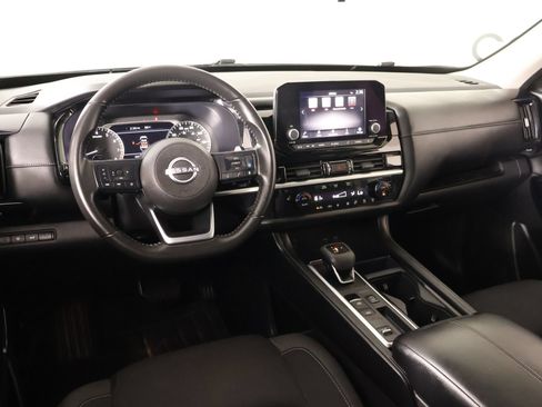 Used 2025 Nissan Pathfinder SV FWD image 2