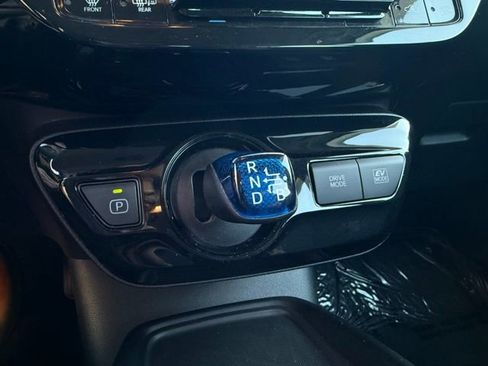 Used 2022 Toyota Prius LE image 18