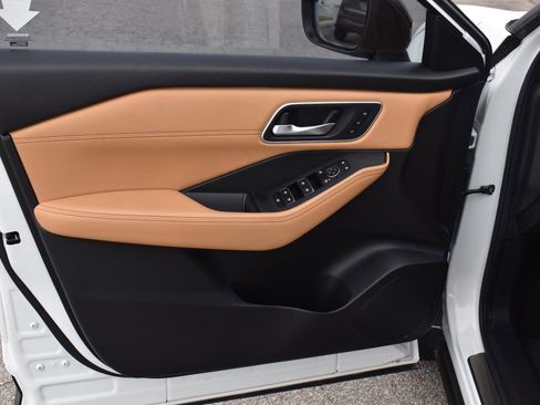 Certified 2023 Nissan Rogue Platinum w/ Platinum Premium Package image 18