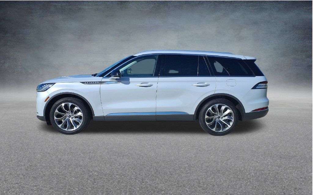 Used 2025 Lincoln Aviator Reserve RWD image 4