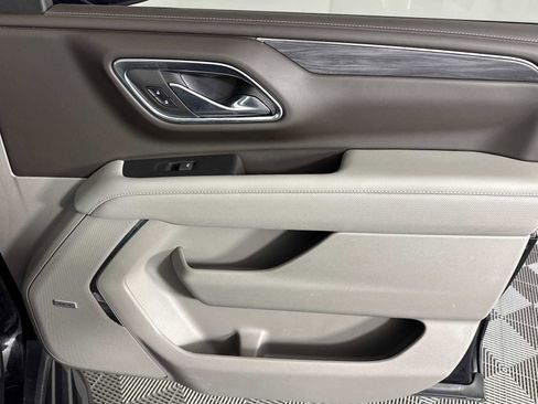 Used 2023 GMC Yukon XL SLT image 8