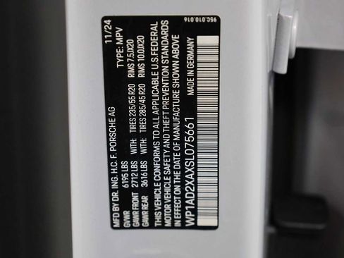 Certified 2025 Porsche Macan Electric RWD image 43