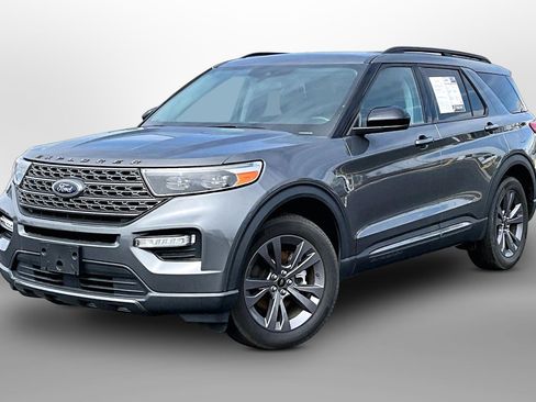 Used 2023 Ford Explorer XLT w/ Equipment Group 202A AWD/4WD image 13