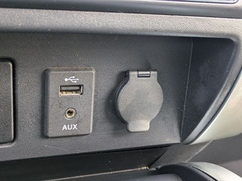 Used 2016 Nissan Titan SV AWD/4WD image 21