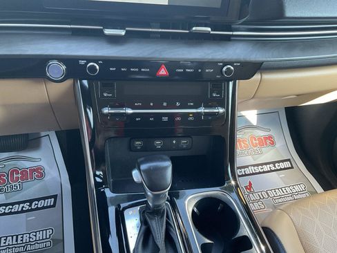 Used 2022 Kia Carnival EX FWD image 18
