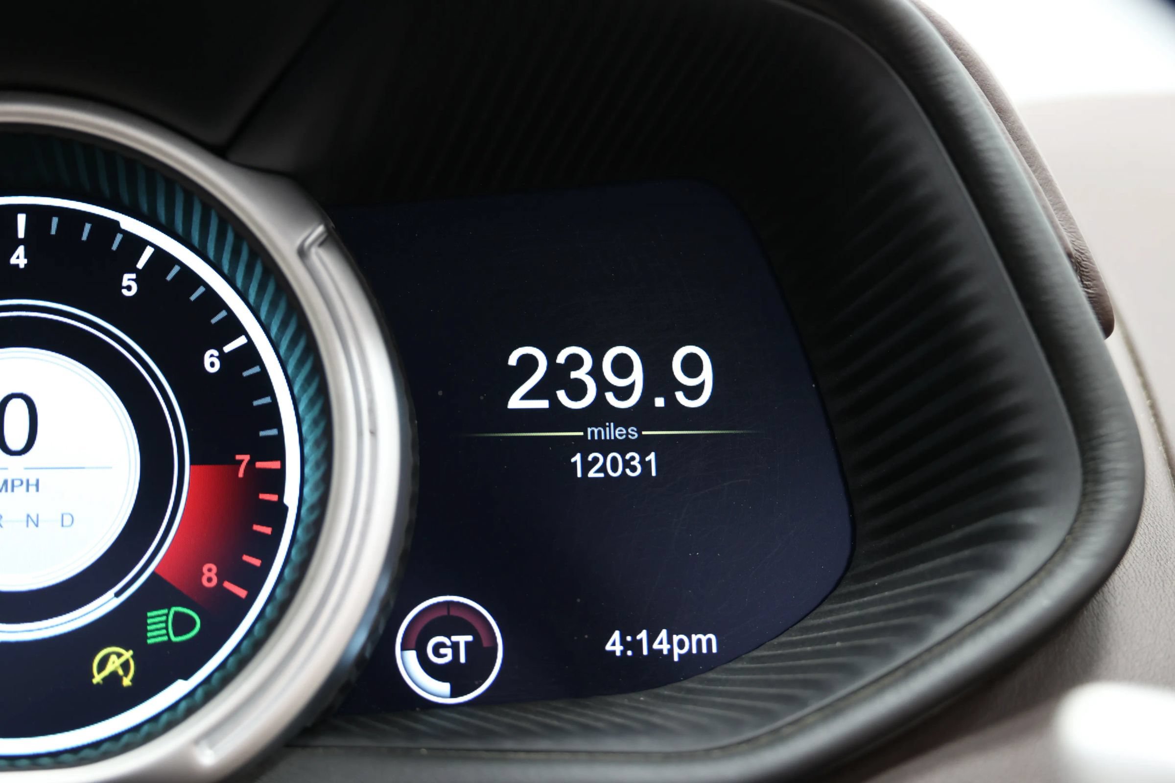 Used 2019 Aston Martin DB11 Volante RWD image 31