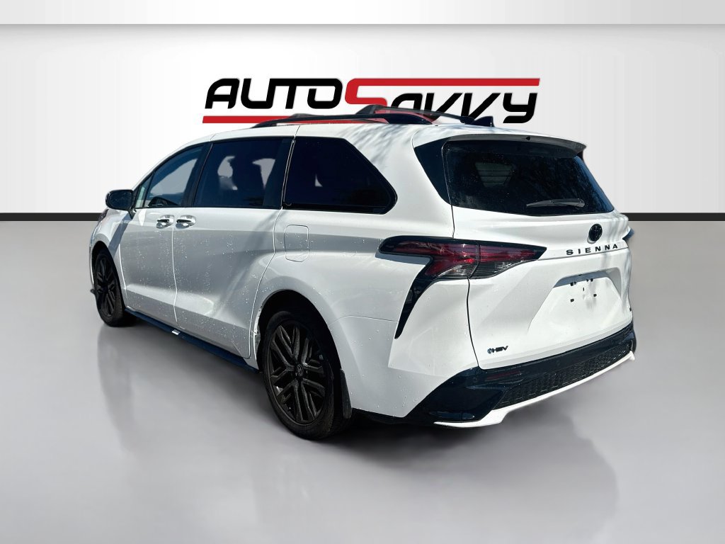 Used 2026 Toyota Sienna XSE FWD image 5