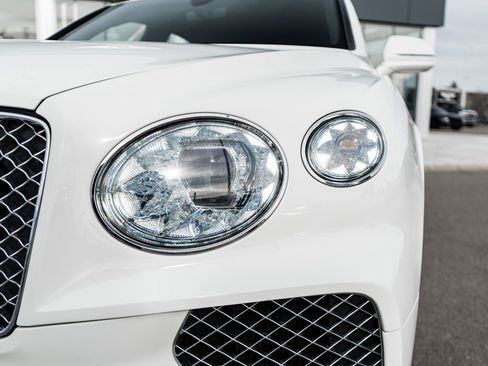 Used 2022 Bentley Bentayga image 23