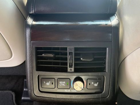 Used 2016 Toyota Avalon Limited w/ Toyota Safety Sense Package FWD image 12