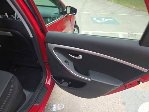 Used 2014 Hyundai Elantra GT FWD image 19