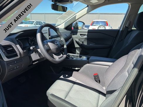 Certified 2025 Nissan Rogue SV image 10