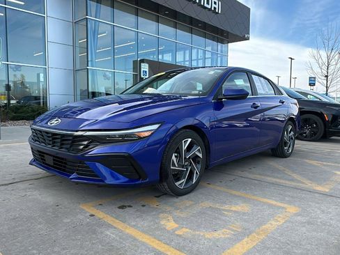 Certified 2025 Hyundai Elantra SEL image 1