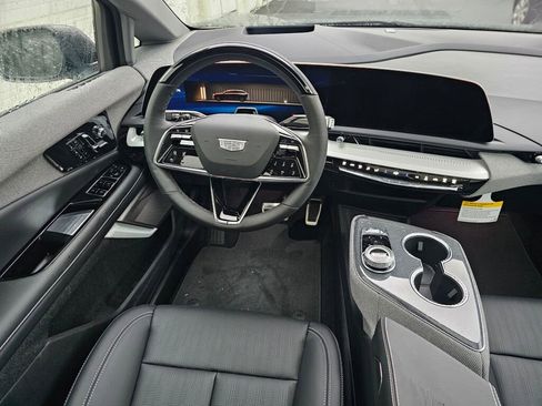 New 2026 Cadillac Optiq Luxury 2 image 24