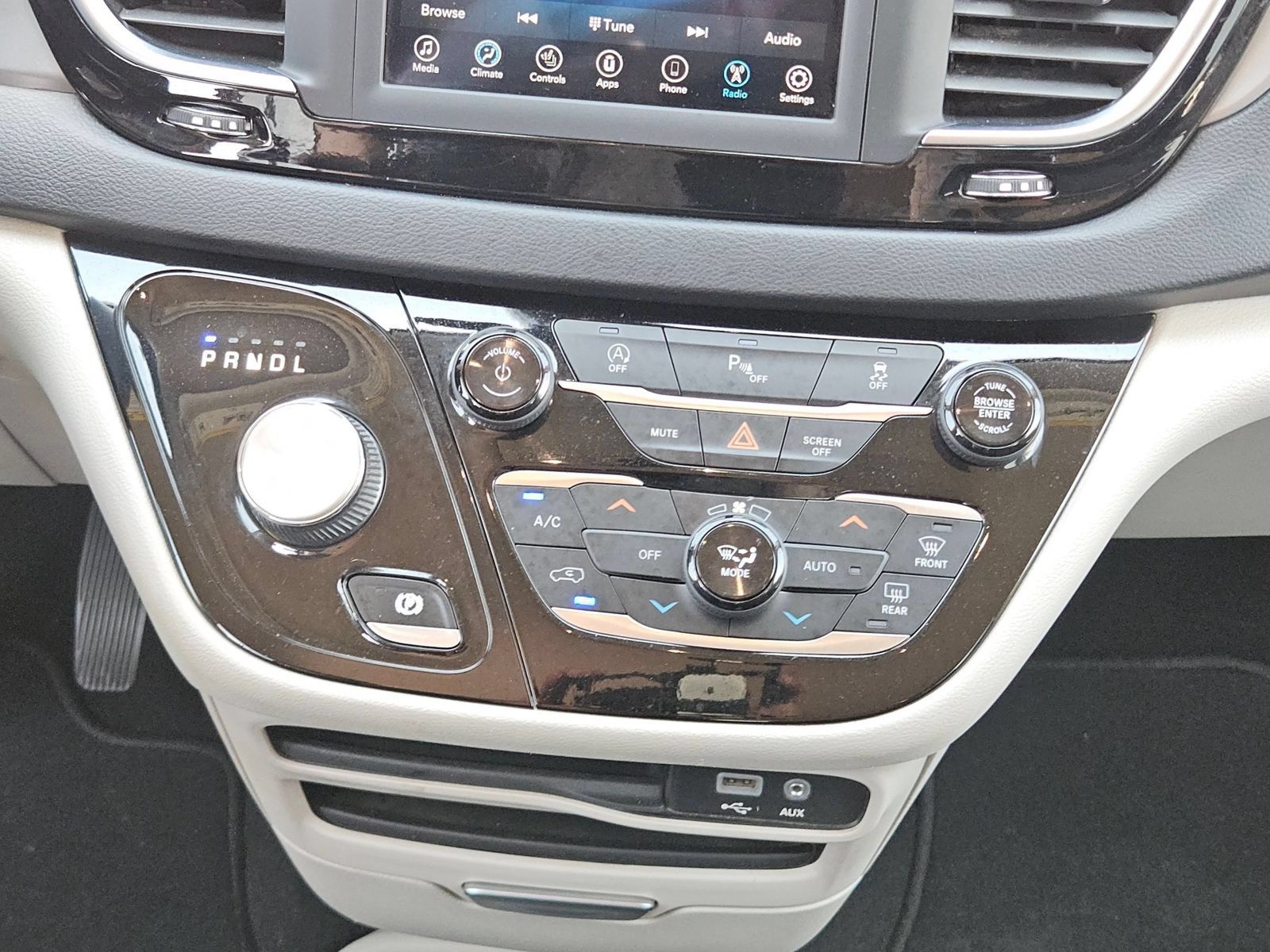 Used 2020 Chrysler Pacifica Touring-L FWD image 19