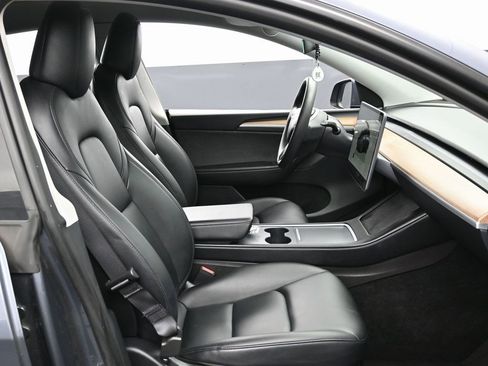 Used 2023 Tesla Model Y Long Range image 38