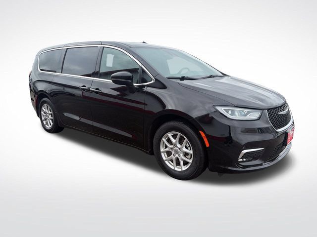 Used 2025 Chrysler Pacifica Select FWD image 10