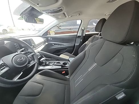 Used 2022 Hyundai Elantra SEL image 2