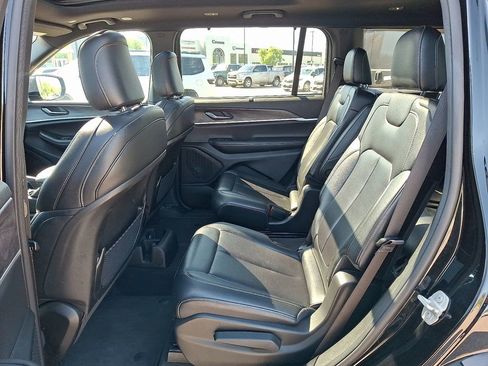 Used 2024 Jeep Grand Cherokee L Limited w/ Luxury Tech Group II AWD/4WD image 10