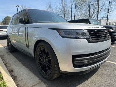 Used 2025 Land Rover Range Rover SE image 11