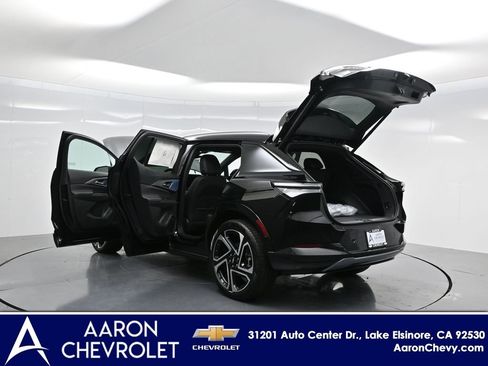 New 2025 Chevrolet Equinox EV LT image 34