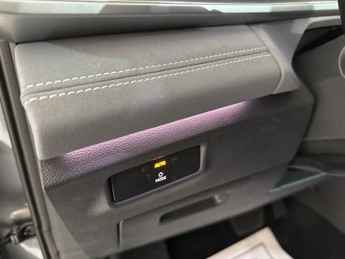 Used 2025 Volkswagen Tiguan SE image 23