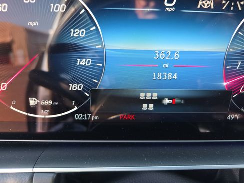 Used 2025 Mercedes-Benz GLS 450 4MATIC image 3