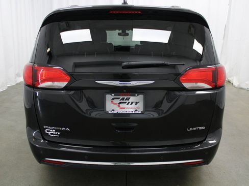 Used 2020 Chrysler Pacifica Limited image 7