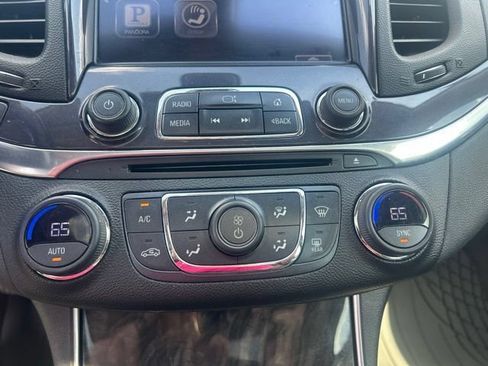 Used 2014 Chevrolet Impala LT w/ Convenience Package FWD image 10