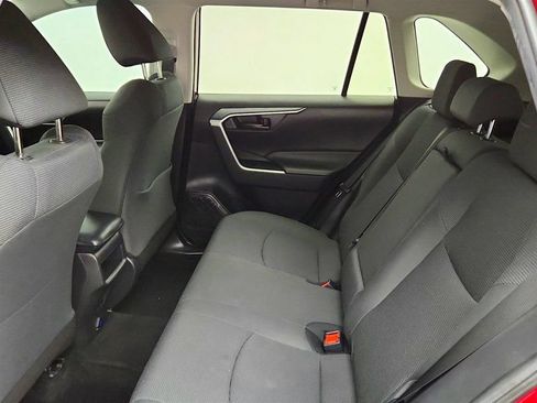 Used 2020 Toyota RAV4 LE FWD image 19