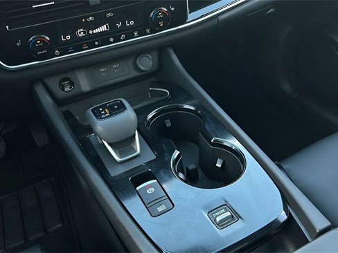 Used 2025 Nissan Rogue SL w/ Tech Package image 23