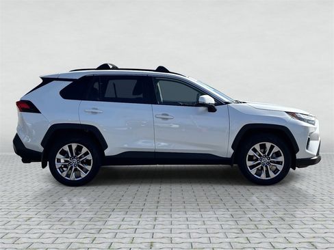 Certified 2022 Toyota RAV4 XLE Premium image 8