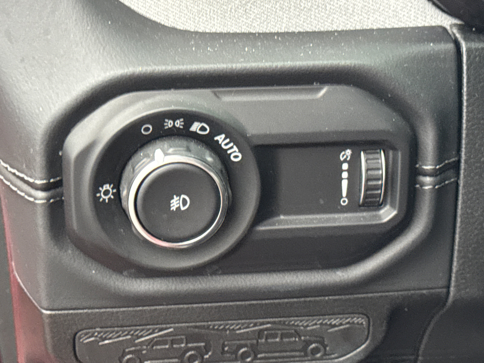Used 2026 Jeep Wrangler Unlimited Sahara AWD/4WD image 33
