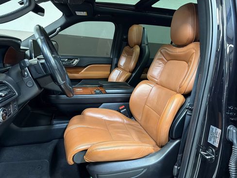 Used 2019 Lincoln Navigator Reserve AWD/4WD image 19