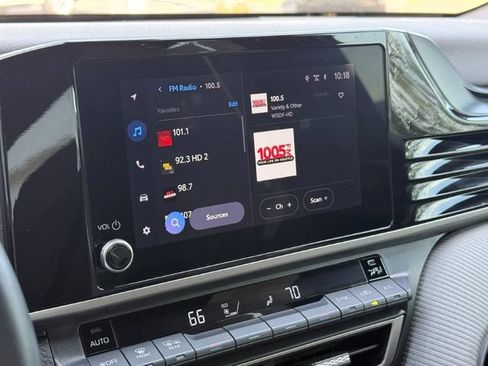 Used 2025 Toyota Camry SE w/ Convenience Package FWD image 25
