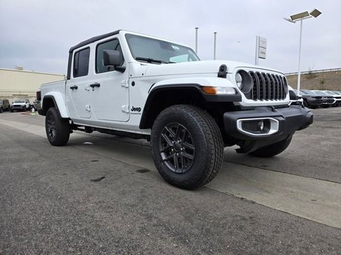 New 2026 Jeep Gladiator Sport image 9