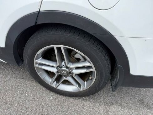 Used 2017 Hyundai Santa Fe Limited FWD image 7