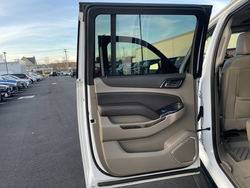 Used 2020 Chevrolet Suburban LT image 32