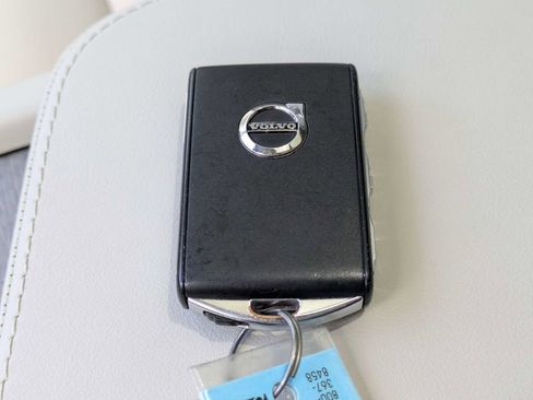 Certified 2024 Volvo XC90 T8 Plus AWD/4WD image 45